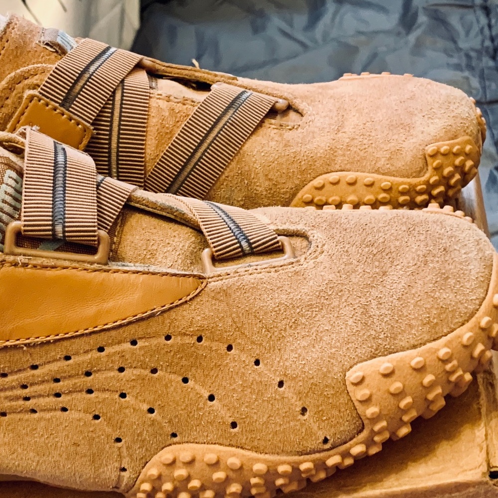Shoes - Picture 2 of 3